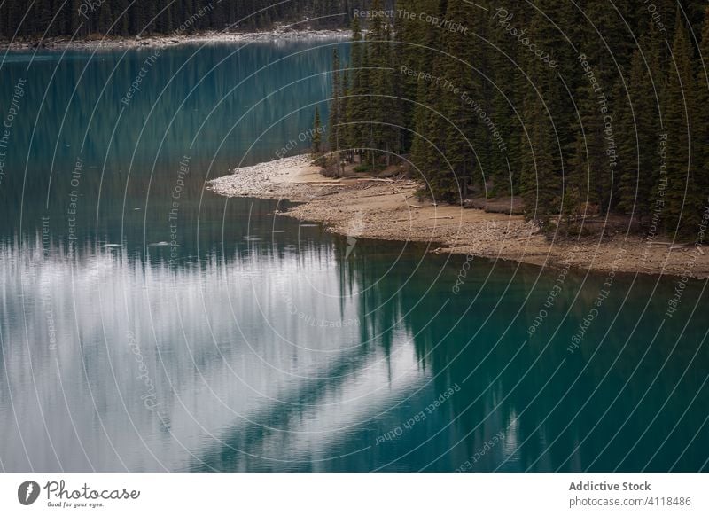 Wald- und Seenlandschaft Berge u. Gebirge Natur Landschaft Wasser Reflexion & Spiegelung malerisch reisen Gelassenheit majestätisch ruhig Baum Umwelt Windstille