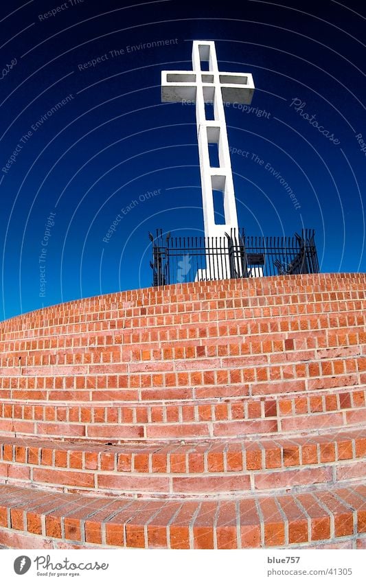 Mt. Soledad 2 Kriegerdenkmal weiß Zaun Gitter schwarz Backstein rot Architektur Rücken Treppe Himmel Schönes Wetter blau