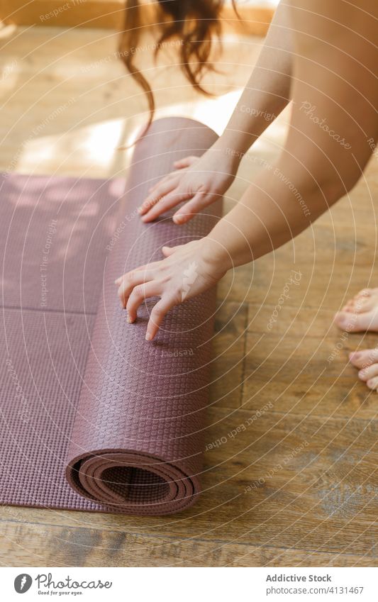 Crop Frau Verdrehen Matte für Yoga verdrehen Unterlage Wohnzimmer Leggings Sport Barfuß heimwärts Übung Sportbekleidung schlank schlanke passen Windstille stumm