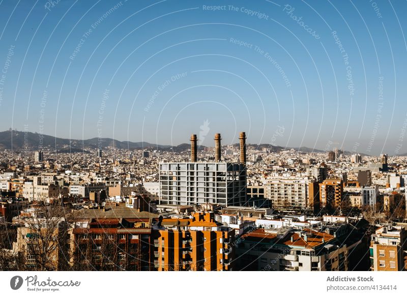 Straßen einer modernen Stadt am wolkenlosen Abend Großstadt Gebäude Himmel Appartement Revier Barcelona Spanien Außenseite Architektur Konstruktion Struktur