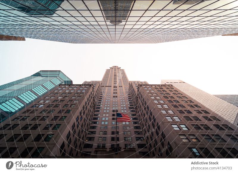 Moderne Hochhäuser gegen den Himmel Wolkenkratzer Gebäude Großstadt Turm modern Skyline Design Außenseite Zeitgenosse Architektur hoher Anstieg New York State