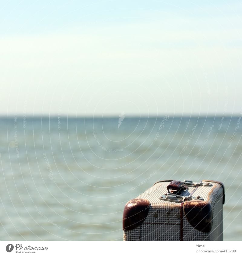 Hiddensee | Fernweh Wasser Himmel Horizont Schönes Wetter Wellen Küste Strand Ostsee Koffer alt historisch Zufriedenheit Vorfreude Sicherheit Schutz