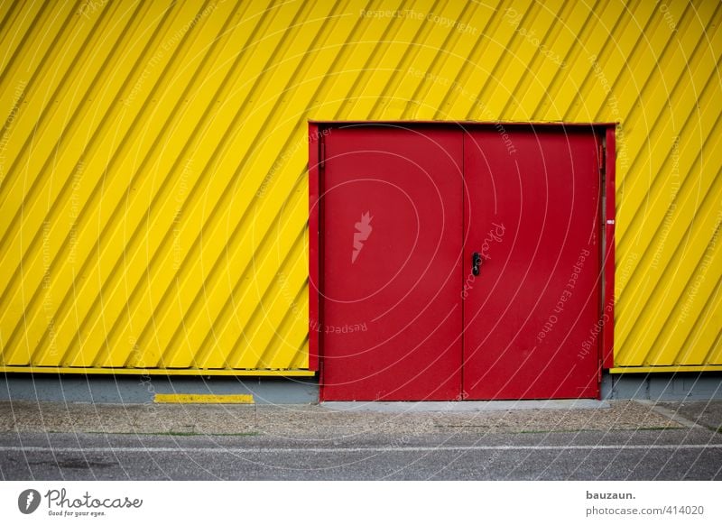 ausweglos. Hausbau Renovieren Fabrik Industrie Handel Güterverkehr & Logistik Dienstleistungsgewerbe Industrieanlage Mauer Wand Fassade Tür Straße Wege & Pfade