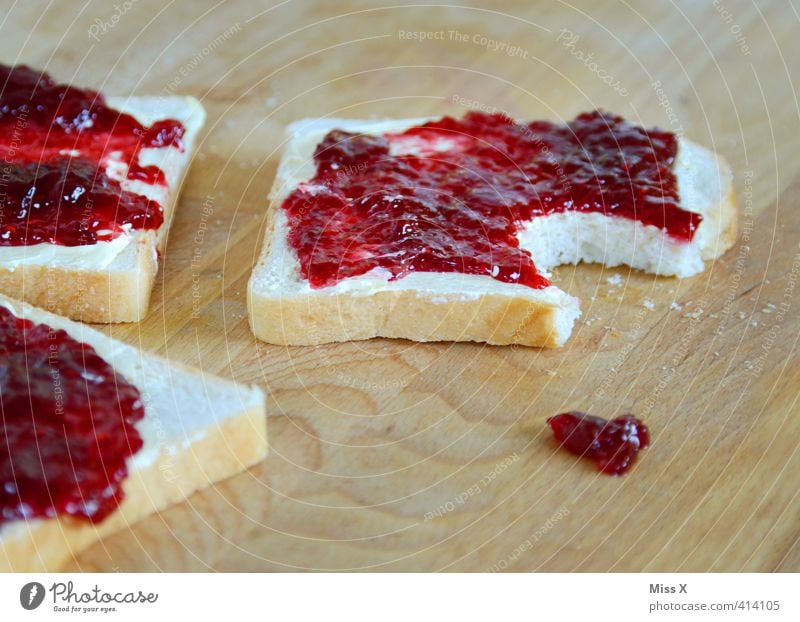 Marmeladenklexx Lebensmittel Teigwaren Backwaren Brot Ernährung Essen Frühstück lecker süß Appetit & Hunger Erdbeermarmelade klecksen Tropfen Fleck