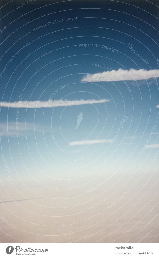 Reinhard Mey Flugzeug fliegen Wolken oben unten weiß Nacht Unendlichkeit Grenze Ferne Fernweh Luft Bett Teppich Watte Geschwindigkeit Tag Luftverkehr Himmel