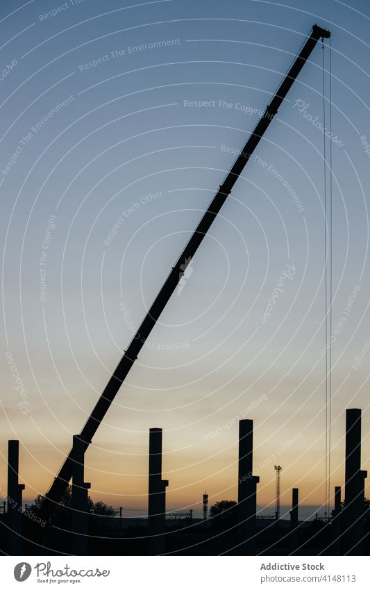 Silhoutte der Baustelle Aktivität Architektur bauen Gebäude Cloud Beton errichten Konstruktion Kranich Maschinenbau Gerät Polier industril Ständer Silhouette