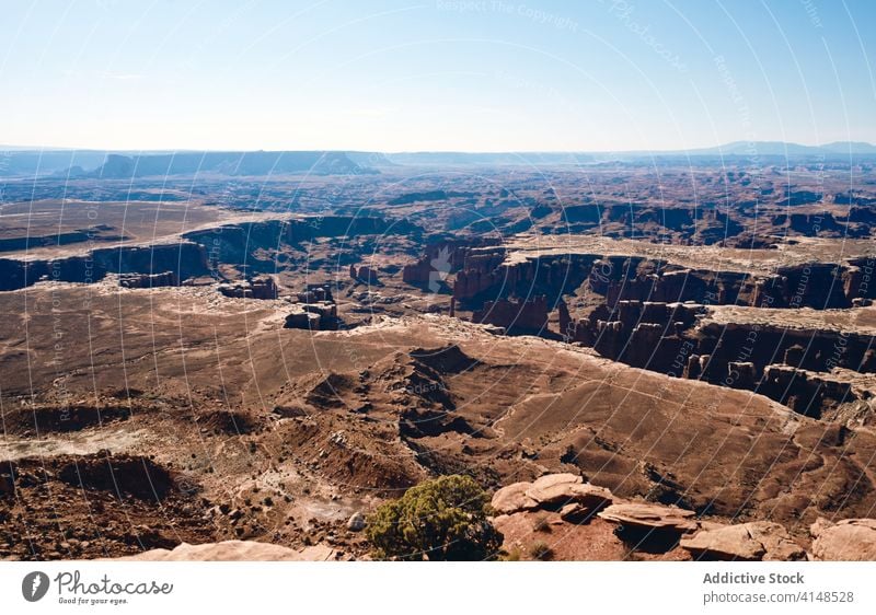 Wunderschöne Kulisse der Schlucht an einem sonnigen Tag Berge u. Gebirge Stein Landschaft Wahrzeichen Canyonlands National Park national rau Utah USA