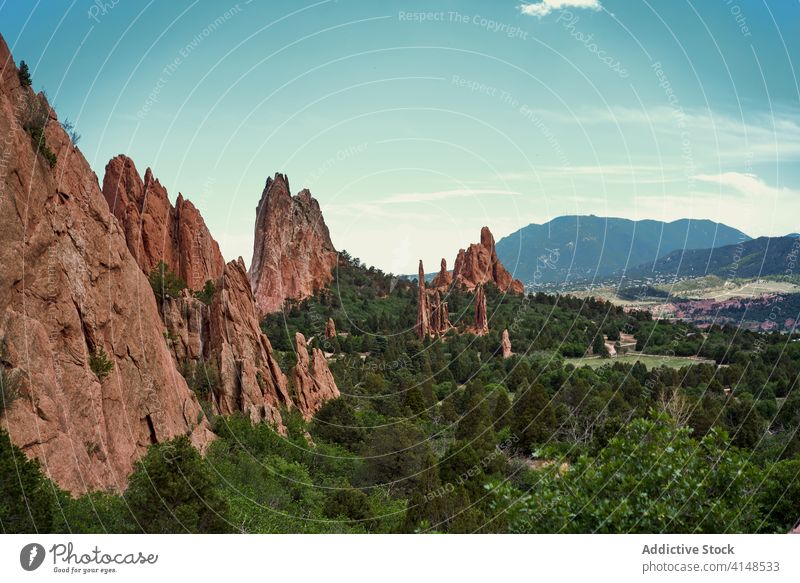 Felsen- und Waldlandschaft an einem sonnigen Tag Garten der Götter berühmt Wahrzeichen Tal atemberaubend Umwelt Natur Ausflugsziel Landschaft Colorado USA