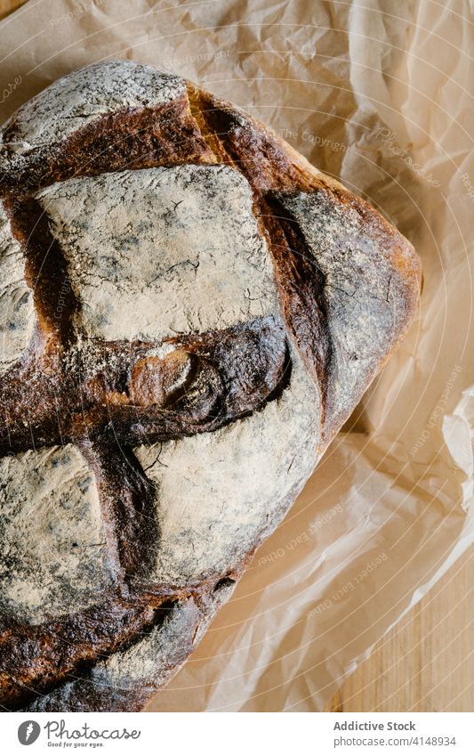 Frisches Brot auf dem Tisch in der Küche frisch Brotlaib gebacken Bäckerei lecker Mahlzeit rustikal natürlich Ernährung Lebensmittel Feinschmecker organisch