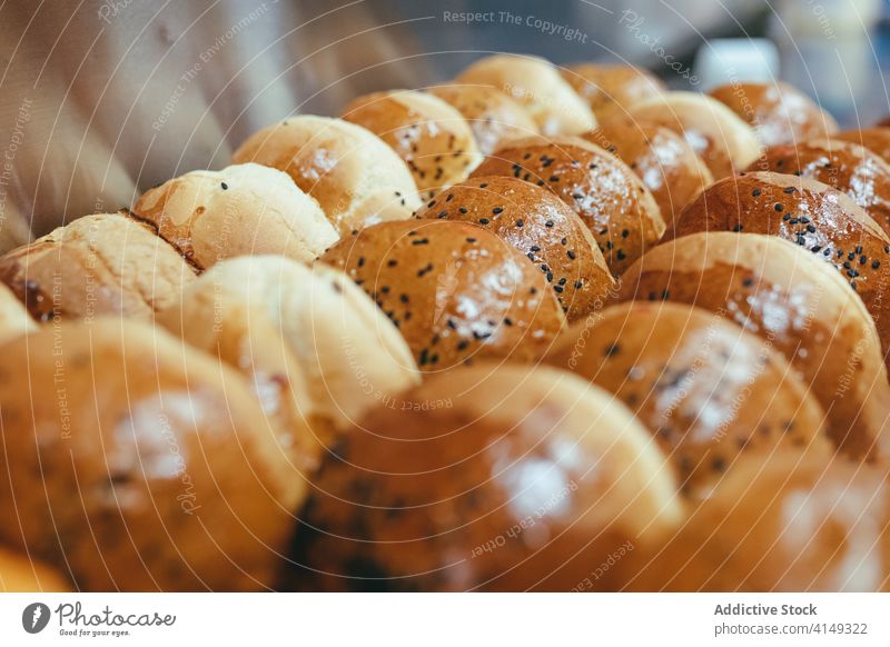 Leckere frische Brötchen für Hamburger Burger Gebäck gebacken Sesam Brot Lebensmittel lecker geschmackvoll Mahlzeit Tradition Küche Snack Kruste kulinarisch