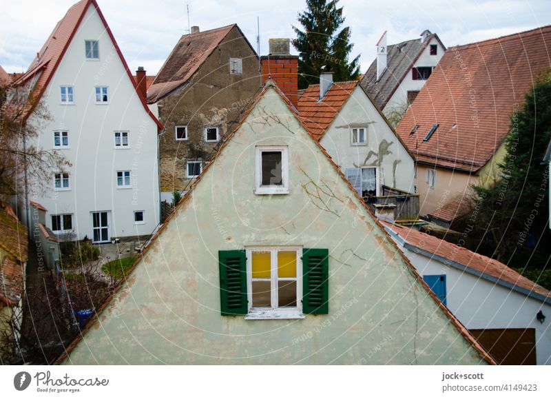 dreieckige Wand, die von einem schrägen Dach gebildet wird Altstadt Panorama (Aussicht) Stadtansicht Architektur Nördlingen Dachlandschaft Giebeldächer Fassade