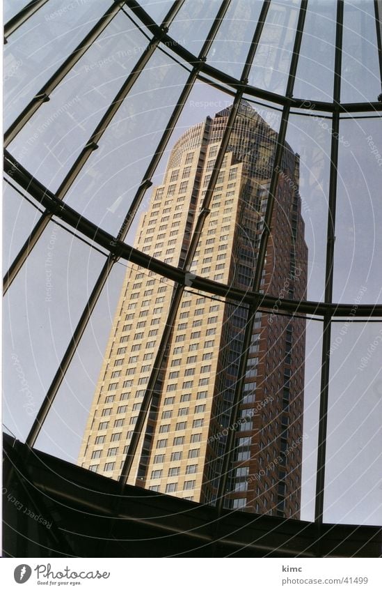 Messeturm Frankfurt Frankfurt am Main Gebäude Hochhaus Kunst historisch Architektur aus Kuppe Sehenswürdigkeit Himmel