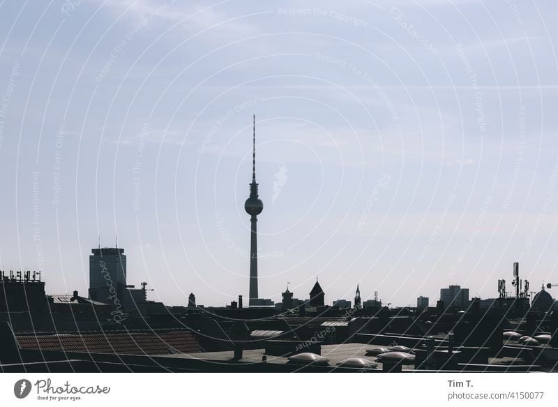 die Skyline Ost Berlins Fernsehturm Berliner Fernsehturm Himmel Hauptstadt Wahrzeichen Sehenswürdigkeit Architektur Stadtzentrum Turm Berlin-Mitte Bauwerk