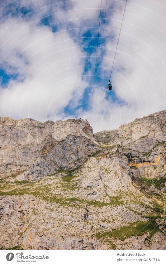 Bergkamm gegen bewölkten Himmel Picoos de europa Berge u. Gebirge Ambitus Landschaft Felsen Hochland rau Kamm Natur Blauer Himmel Asturien Spanien wolkig