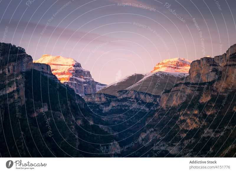 Gebirgskamm bei Sonnenuntergang Berge u. Gebirge Gipfel Felsen rau Sonnenlicht wüst Landschaft prunkvoll Natur malerisch Himmel Ambitus wild Abend Kamm