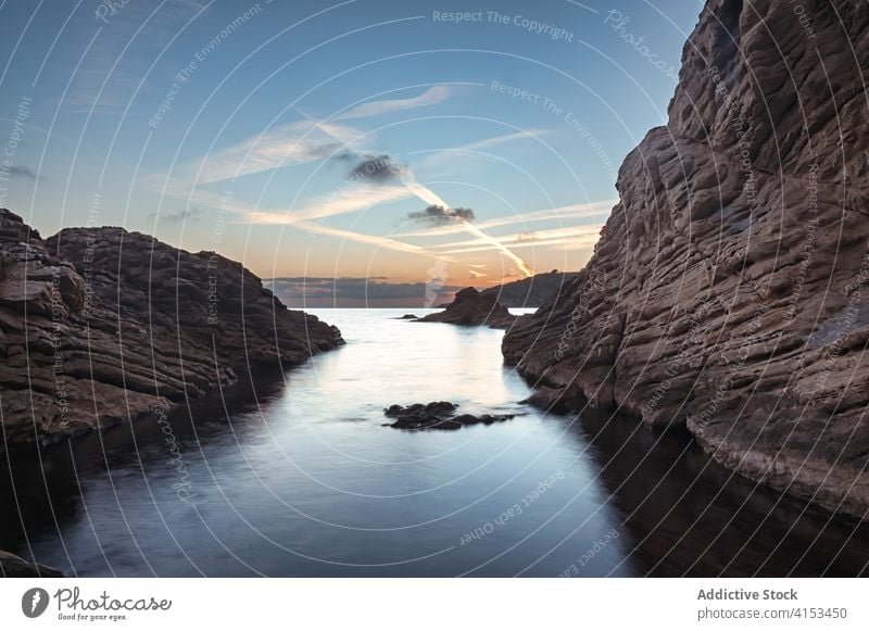 Meereslandschaft mit felsigem Ufer bei Sonnenuntergang Seeküste MEER Landschaft Himmel Windstille Wasser San Telmo Mallorca Spanien rau erstaunlich Abend Küste