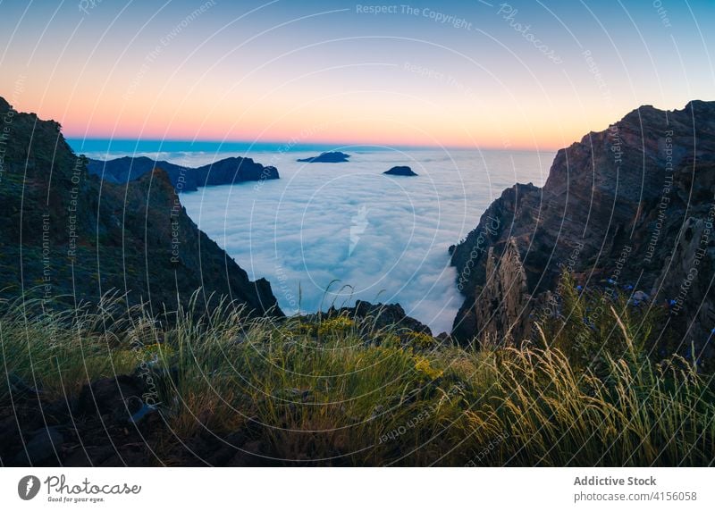 Beeindruckende Meereslandschaft und Felsen bei Sonnenuntergang Landschaft felsig Hügel MEER Natur Berge u. Gebirge Hochland schäumen Küste Ufer Himmel malerisch