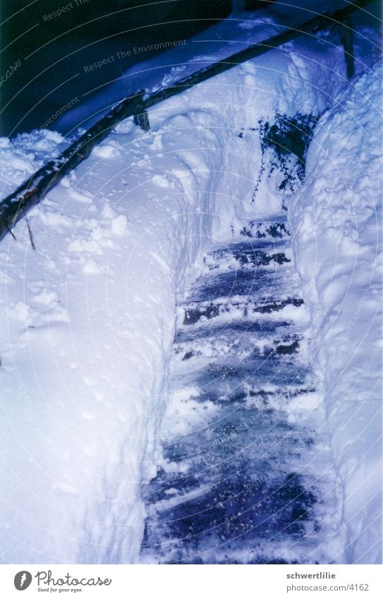 schweisstreibender Winter Schnee Treppe