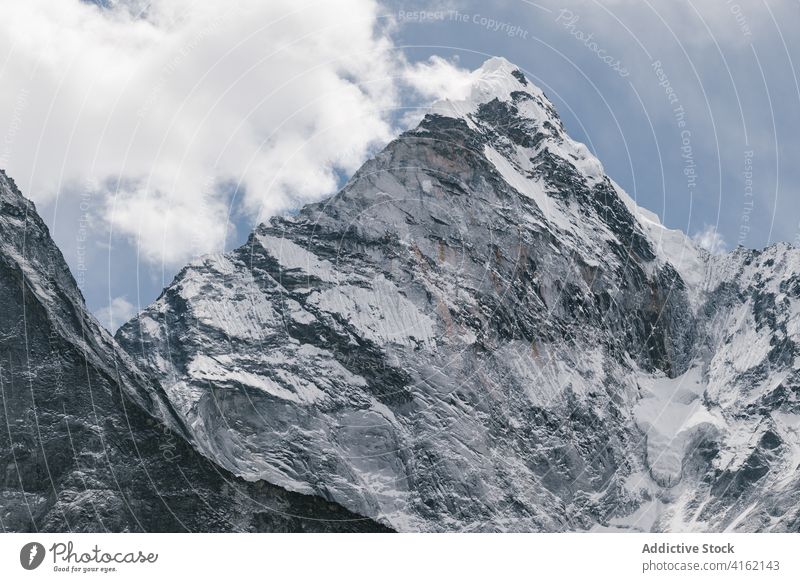 Spektakuläre Landschaft mit Bergkamm und blauem Himmel Berge u. Gebirge Felsen Kamm Ambitus rau wüst wild majestätisch felsig Gelände wolkig Natur malerisch