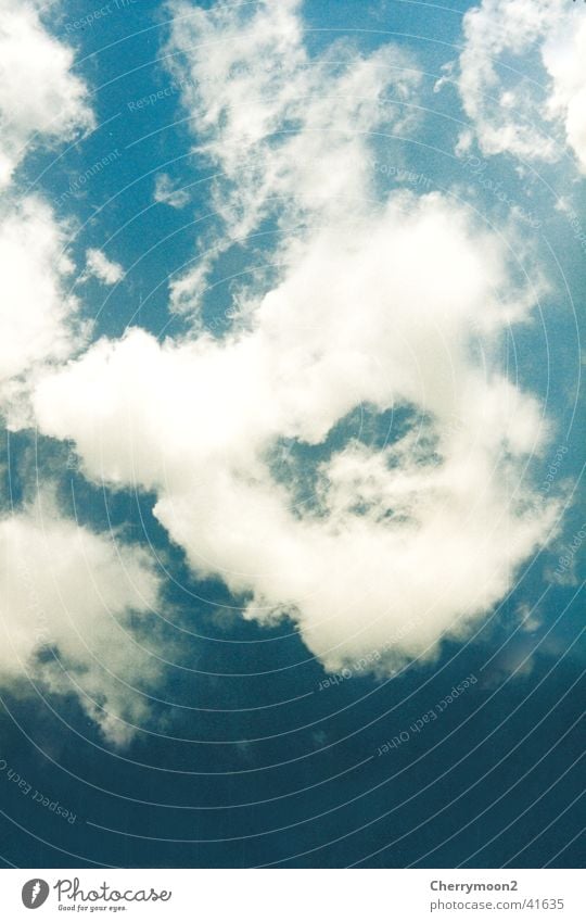 Wolkenkringel Kreis luftig weiße Wolke Blauer Himmel Wetter hoch oben Strukturen & Formen