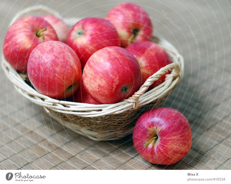 Apfelkorb Lebensmittel Frucht Ernährung Bioprodukte Vegetarische Ernährung Diät frisch Gesundheit lecker süß Obstkorb Mahlzeit Vesper Zutaten Farbfoto