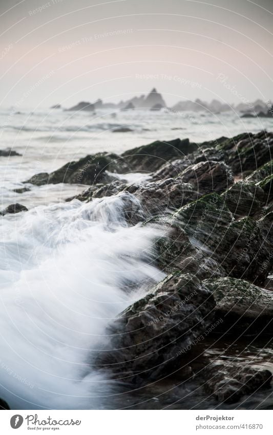 Gischt am Strand von Sao Pedro de Muel Umwelt Natur Landschaft Pflanze Urelemente Luft Wasser Wassertropfen Sommer Wellen Küste Bucht Meer Gefühle Stimmung