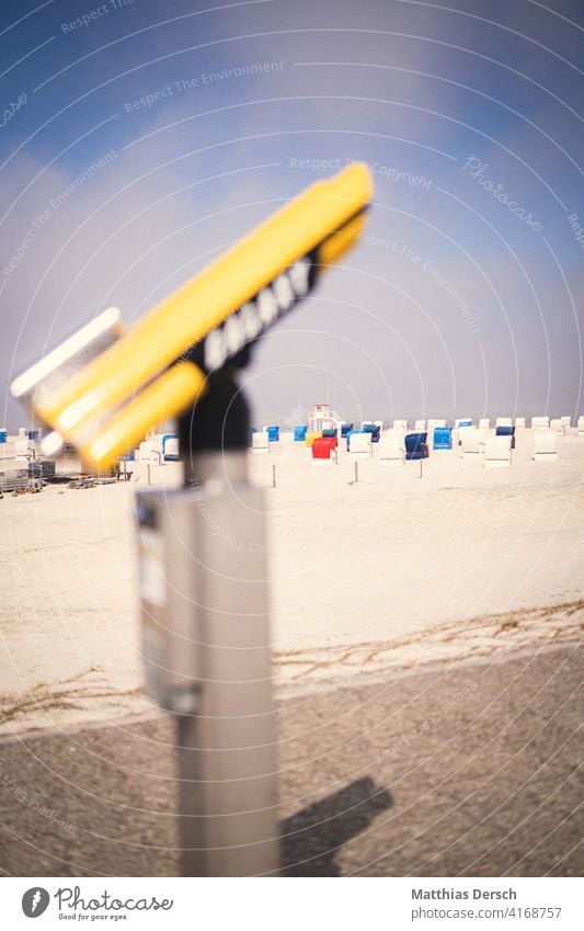 Blick in die Ferne Fernweh Fernglas Strand Strandleben Meer Ferien & Urlaub & Reisen Außenaufnahme Sommer Tourismus Sommerurlaub Küste Erholung Himmel Nordsee