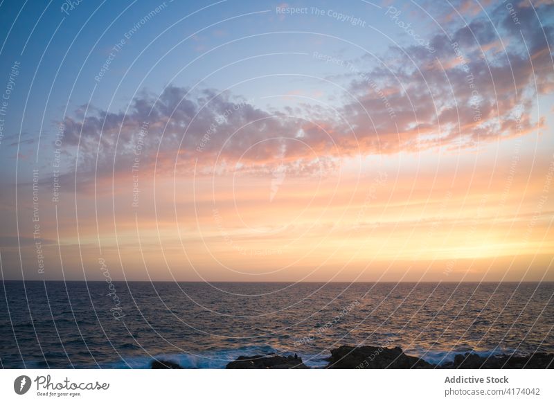 Sonnenuntergangshimmel über kräuselndem Meerwasser MEER Cloud farbenfroh friedlich Abend Landschaft Himmel ruhig Natur Wasser Gelassenheit malerisch