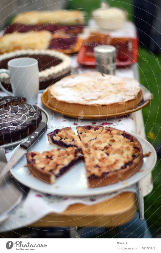 Kuchenbuffet Lebensmittel Teigwaren Backwaren Dessert Süßwaren Schokolade Ernährung Essen Frühstück Kaffeetrinken Büffet Brunch Getränk Heißgetränk Garten Party