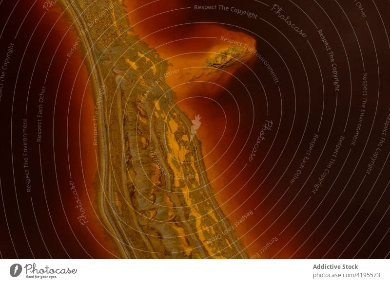 Erstaunliche Aussicht auf Stein im Fluss Geologie Wasser minas de rio tinto Mineral abstrakt Spanien Andalusia reißend Natur fließen malerisch Felsen orange