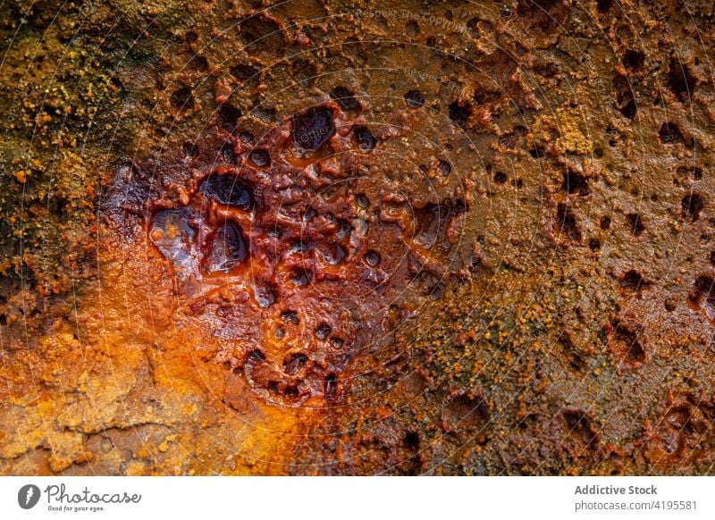 Erstaunliche Aussicht auf Stein im Fluss Geologie Wasser minas de rio tinto Mineral abstrakt Spanien Andalusia reißend Natur fließen malerisch Felsen orange