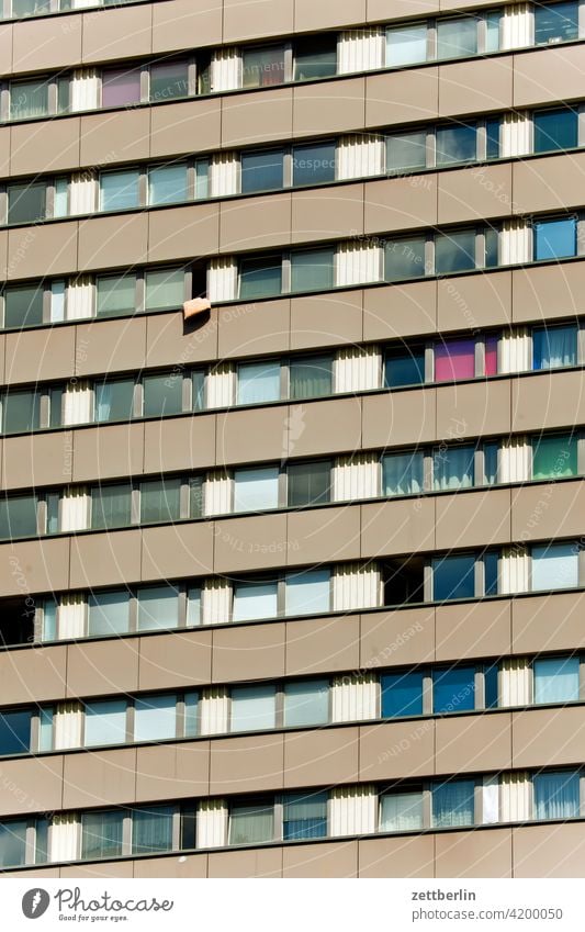 Fensterfront auf der Fischerinsel, Berlin architektur berlin büro city deutschland dämmerung froschperspektive hauptstadt haus hochhaus innenstadt mitte modern