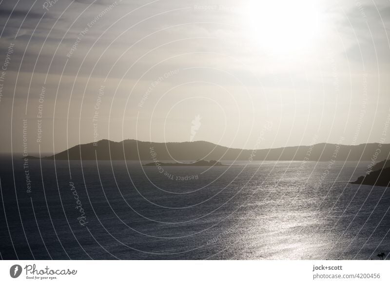 ein letztes Licht hängt über der Torres-Straße Australien Schönes Wetter Abenddämmerung Panorama (Aussicht) Thursday Island Gegenlicht Sonnenuntergang