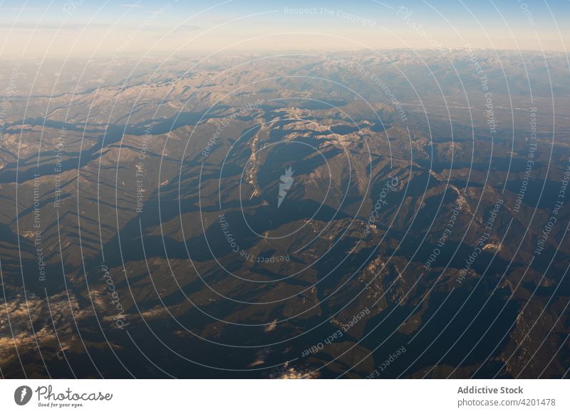 Schroffe Berge mit karger Landschaft bei Sonnenaufgang Reittier Natur Hochland majestätisch Ambitus Geologie unberührt trocknen Berge u. Gebirge wolkig Himmel