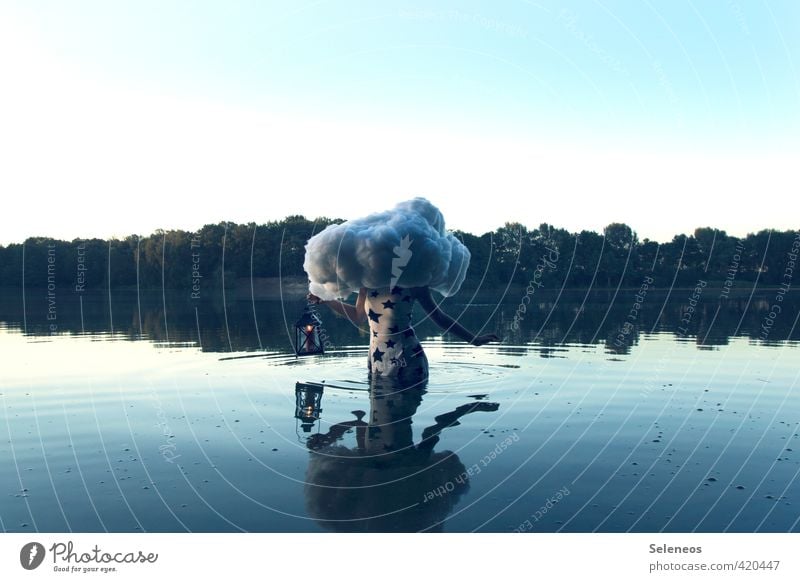 Wetterleuchten Sommer Sonne Sonnenbad Mensch feminin Frau Erwachsene 1 Umwelt Natur Landschaft Wasser Himmel Wolkenloser Himmel Baum Küste Seeufer Fluss