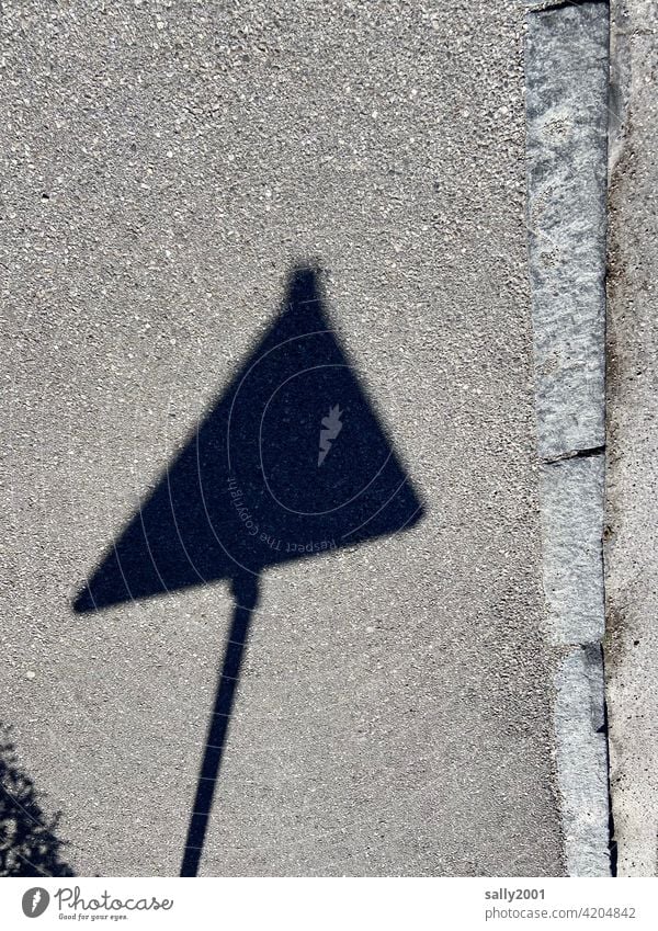 Hinweis! Hinweisschild Achtung Gefahr Warnung Warnschild Weg schief Verkehrswege Straßenverkehr Zeichen Schilder & Markierungen Verbote Verkehrszeichen