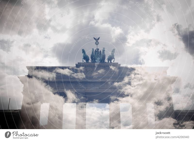 Wolken über Brandenburger Tor mit gedenken Farben Wahrzeichen fantastisch Experiment Doppelbelichtung Illusion Surrealismus Reaktionen u. Effekte Pariser Platz