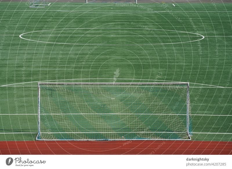 Sport Platz für Fußball oder andere Sportarten in einem neuen Zustand Kunstrasen Tor leer Ballsport grün Fußballplatz Rasen Spielen Linie Menschenleer Netz