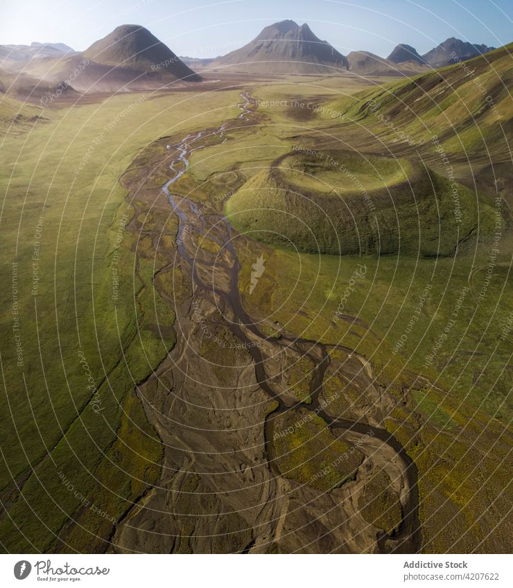 Erstaunlicher grasbewachsener Gipfel auf dem Lande Hügel Landschaft Himmel Ansicht Island Natur reisen Ausflug Reise Tourismus Berge u. Gebirge Saison Tal