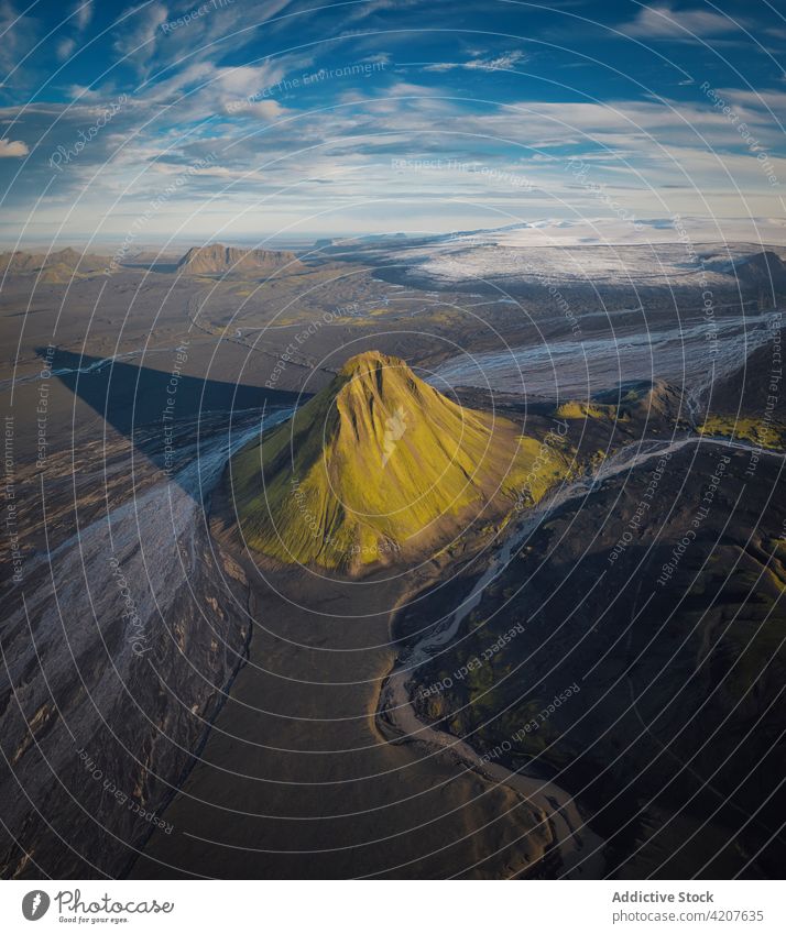 Erstaunlicher grasbewachsener Gipfel auf dem Lande Hügel Landschaft Himmel Ansicht Island Natur reisen Ausflug Reise Tourismus Berge u. Gebirge Saison Tal