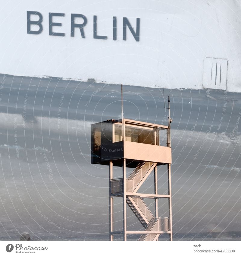 Berliner Wahrzeichen Hauptstadt Turm Doppelbelichtung Stadt Fassade Rettungsturm See Wasser Müggelsee Himmel