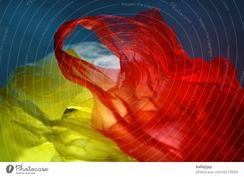 plastic world Plastiktüte Verpackung Verpackungsmaterial Kunststoff Farbfoto Müll Umweltschutz Menschenleer Tag Innenaufnahme abstrakt Textfreiraum oben
