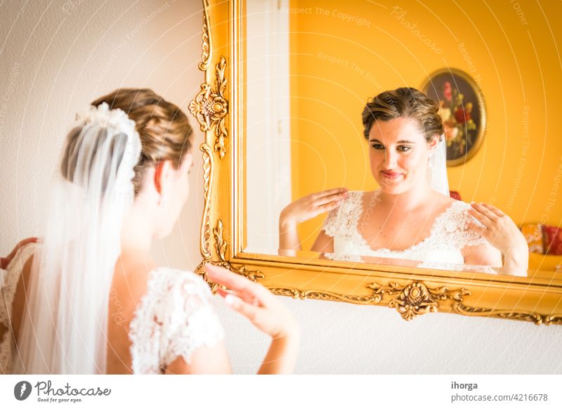 Die Braut macht sich an ihrem Hochzeitstag bereit Erwachsener Jahrestag Hintergrund schön Schönheit hochzeitlich Kaukasier Feier Festakt Nahaufnahme farbenfroh