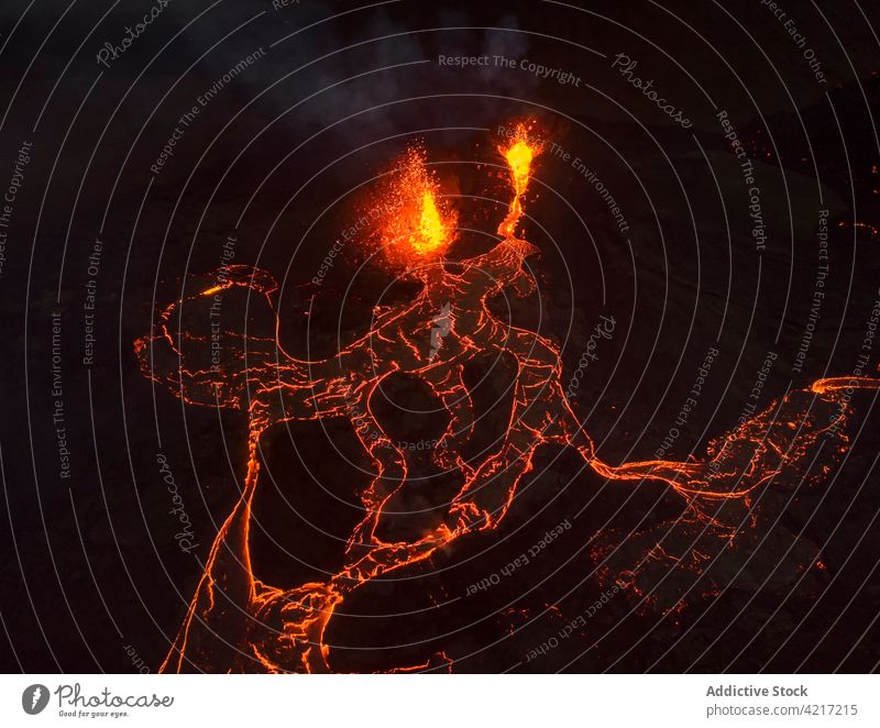 Ausbruch des Vulkans Fagradalsfjall in Island fagradalsfjall Lava Magma Rauch Berge u. Gebirge rot heiß Natur vulkanisch Eruption Krater aktiv Gefahr Geologie