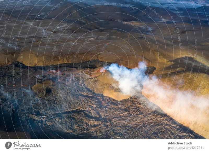 Ausbruch des Vulkans Fagradalsfjall in Island fagradalsfjall Lava Magma Rauch Berge u. Gebirge rot heiß Natur vulkanisch Eruption Krater aktiv Gefahr Geologie