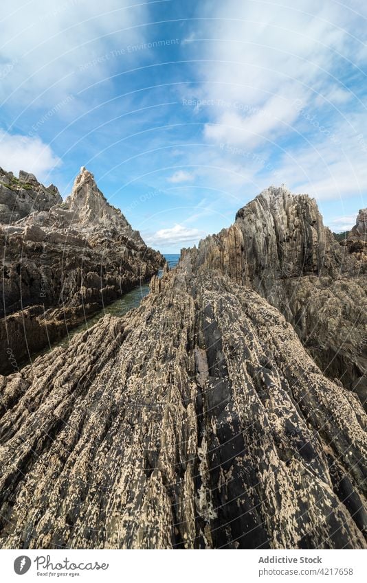 Majestätischer Blick auf die felsige Meeresküste Strand MEER Meeresufer Felsen Formation Stein rau Küste malerisch Asturien Spanien Gueirua-Strand Ufer