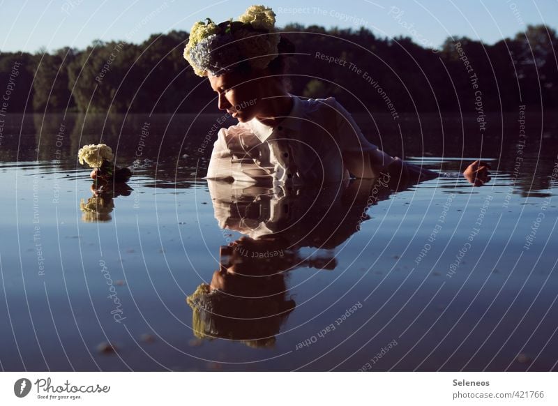 Blumenkind Ausflug Freiheit Sommer Sommerurlaub Sonne Sonnenbad Mensch feminin Frau Erwachsene 1 18-30 Jahre Jugendliche Umwelt Natur Landschaft Wasser Himmel