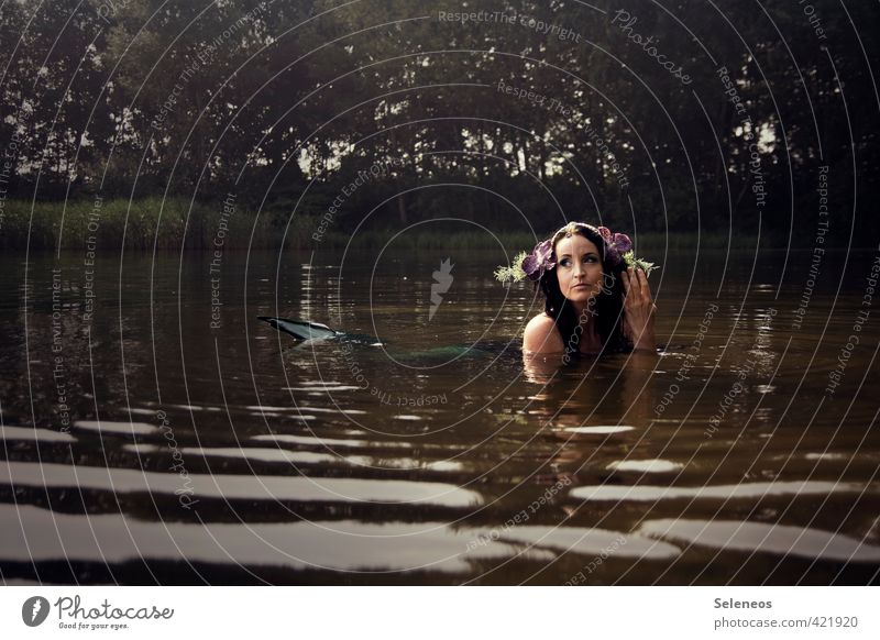 Seejungfrau Ausflug Ferne Freiheit Sommer Sonne Sonnenbad Wellen Mensch feminin Frau Erwachsene 1 Umwelt Natur Landschaft Wasser Baum Küste Seeufer Flussufer