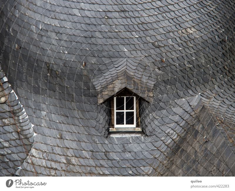 Dachfenster Architektur Fenster Dachziegel Stein Beton alt eckig grau schwarz weiß ruhig Einsamkeit ästhetisch einzigartig Perspektive Stadt Schiefer