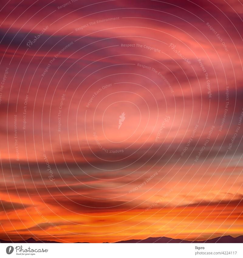 in philippinen abstrakte wolke und sonnenuntergang Sonne Himmel Sonnenuntergang Hintergrund Natur schön Cloud rot Sonnenaufgang hell Sonnenlicht gelb Landschaft